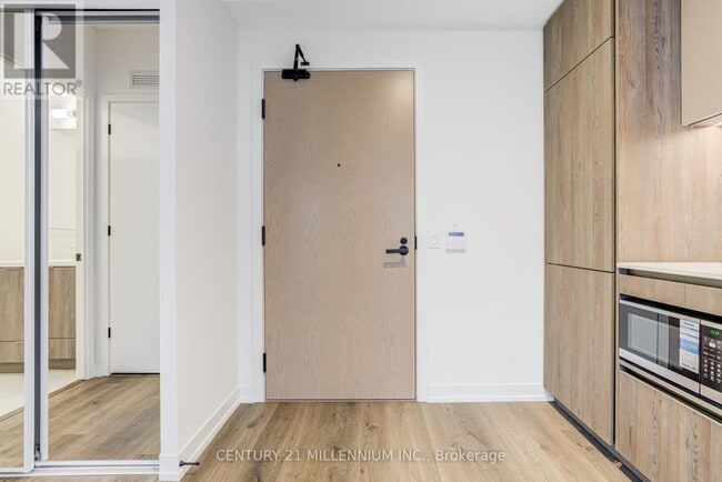 Building Photo - 8 Interchange Wy