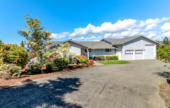 Building Photo - Updated 4 bedroom Home With Sweeping views...