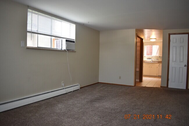 Building Photo - 5396 S Lakeview St
