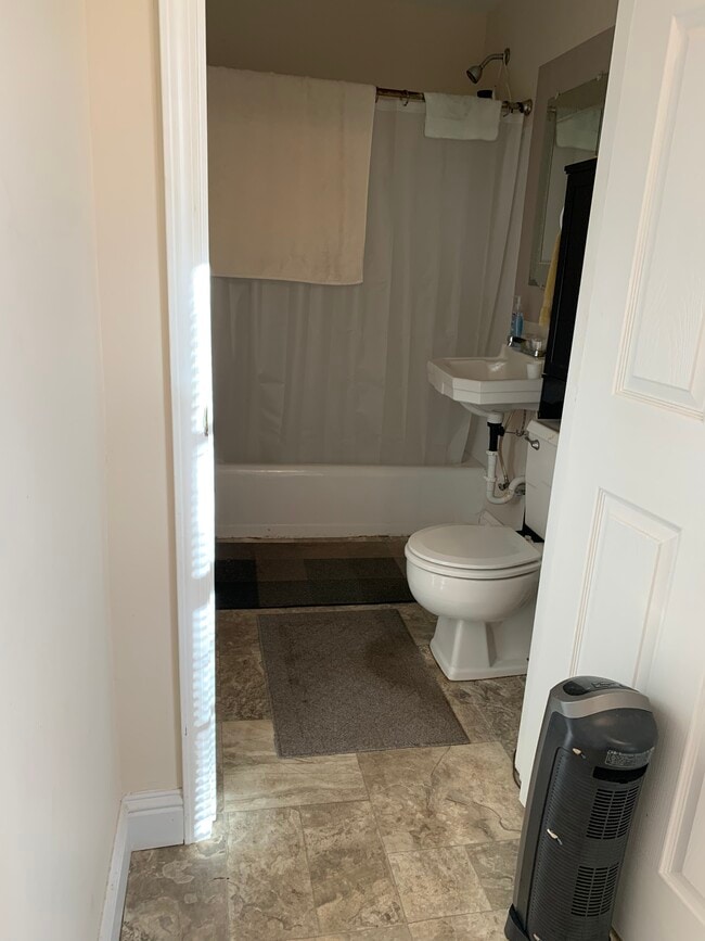 Foto del edificio - 214 S George St