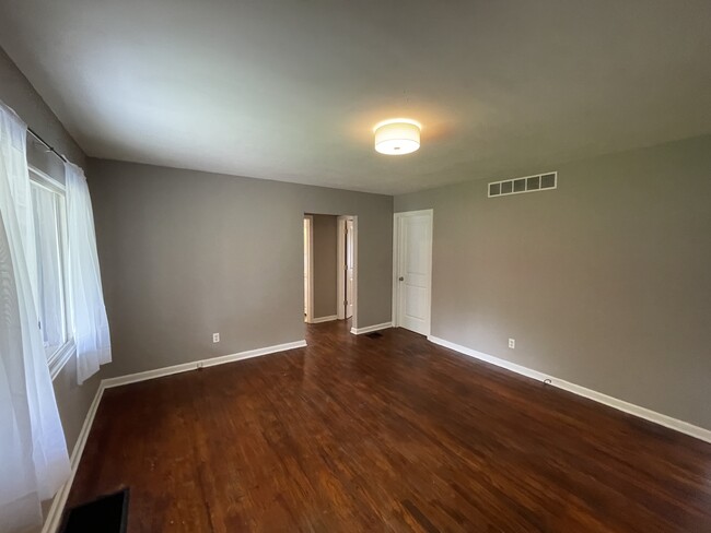 Living - 213 Park Ave