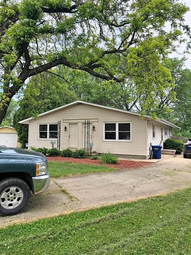 815 Colby Ct, DeKalb, IL 60115 Townhome Rentals in DeKalb IL