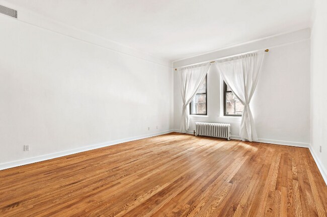 Building Photo - 33 E 22nd St
