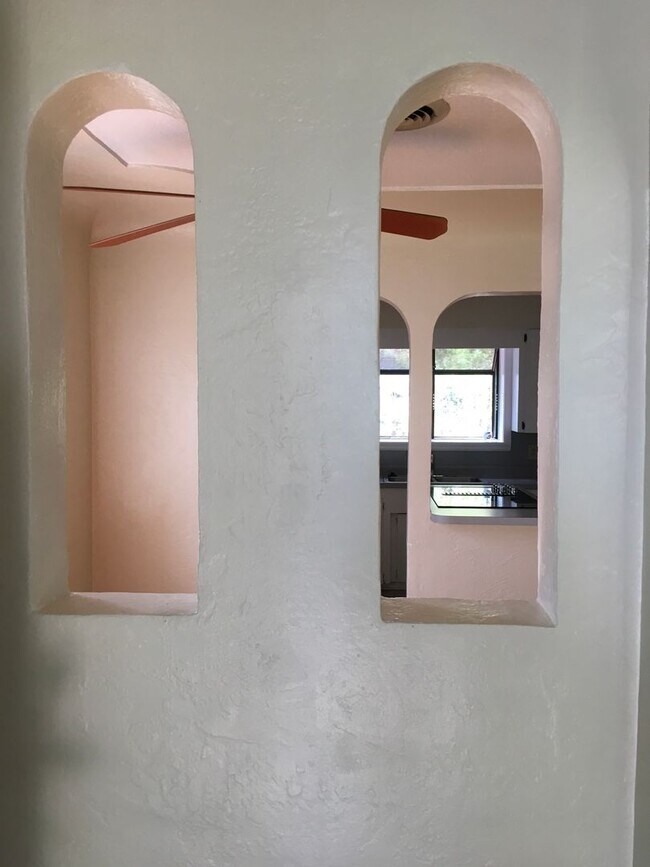 Building Photo - Charming home in Garden Tract- $300 free r...
