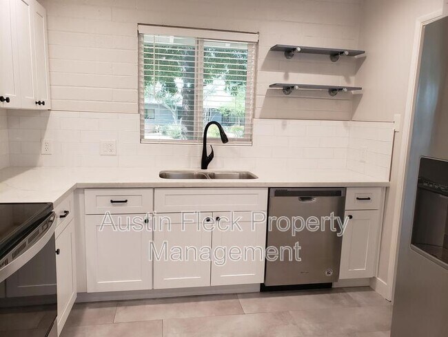 Foto del edificio - 7710 E 6th St