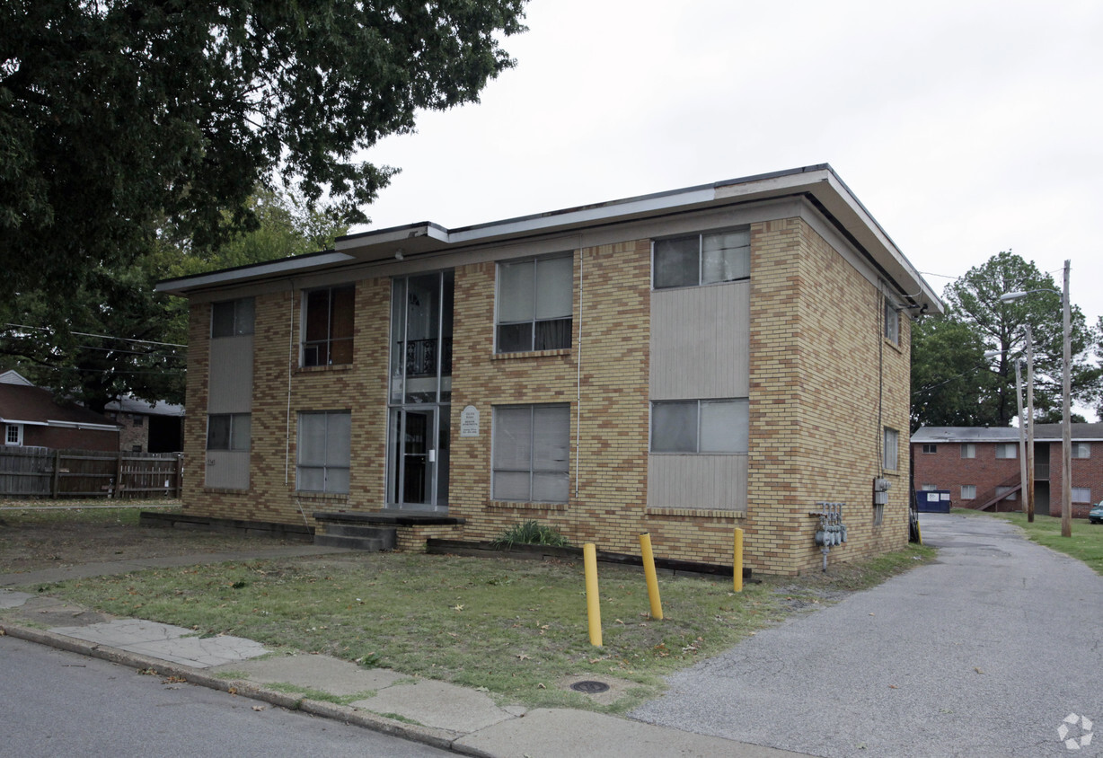 Primary Photo - Brister Apartments