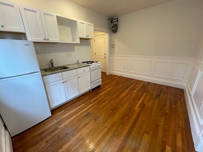 Building Photo - 34 Worthington St