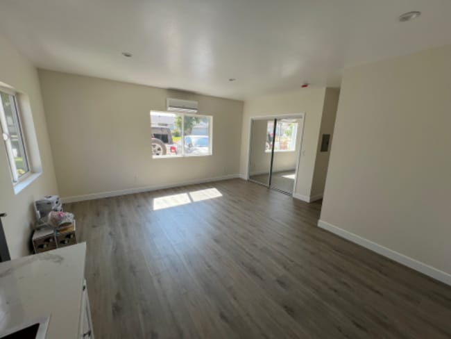 Building Photo - 545 N Foxdale Ave