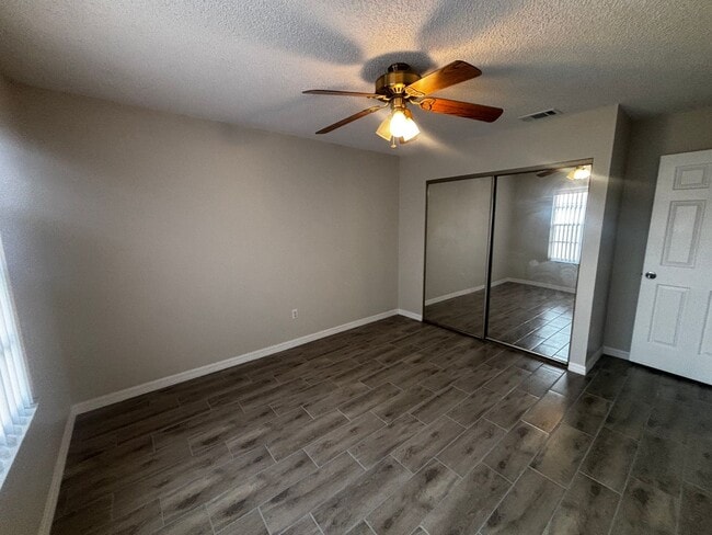 Building Photo - Newly Renovated 3/2 Home - Lake Joy/Magic Lake Communities