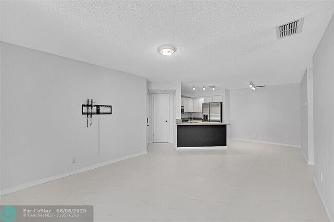 Building Photo - 3350 Pinewalk Dr N