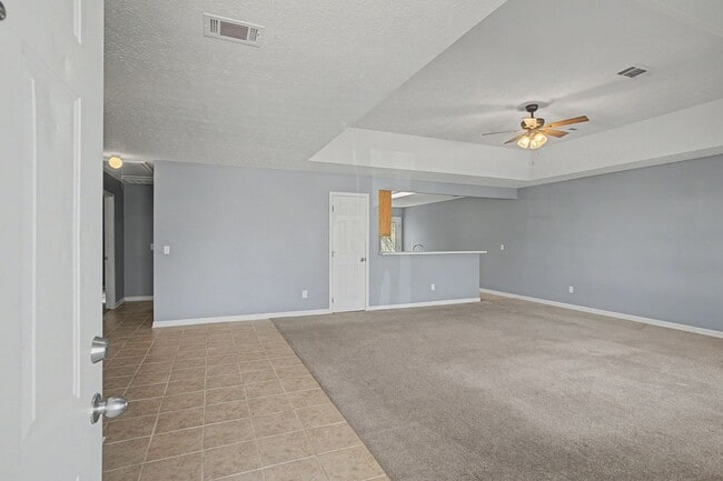 Building Photo - Now Available! 3 Bed 3 Bath Duplex