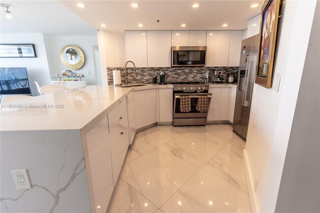 Foto del edificio - 7601 E Treasure Dr