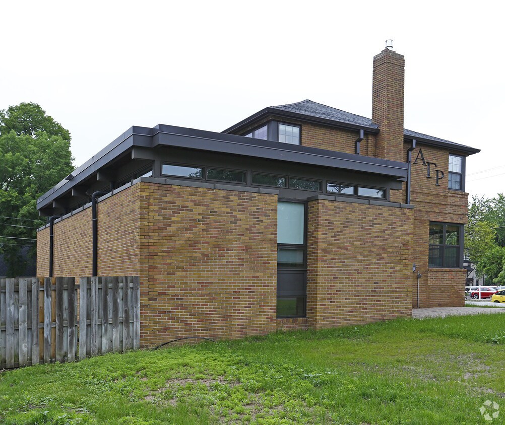 Building Photo - 2060 Carter Ave