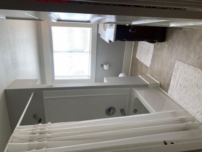 Foto del edificio - 2108 N Oakes St