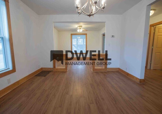 Foto del edificio - 2 Bedroom Home Close to Downtown