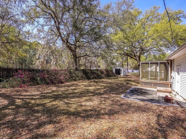 Building Photo - 1039 Hillstar St
