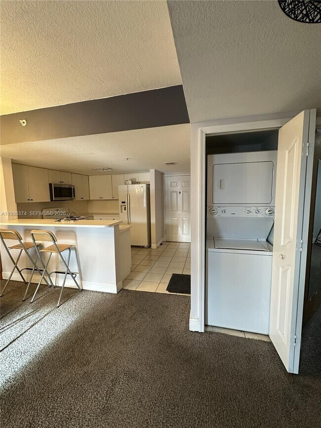 Building Photo - 218 NW 12th Ave