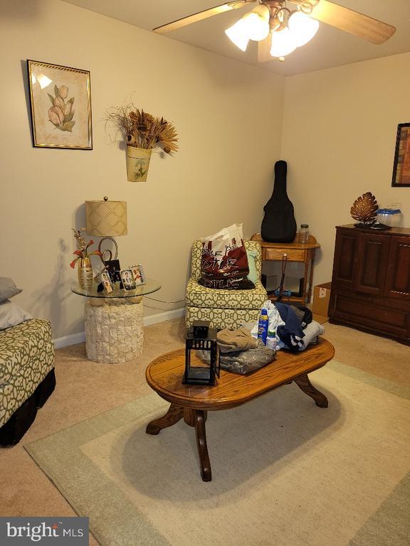 Foto del edificio - 8214 Howard Trail