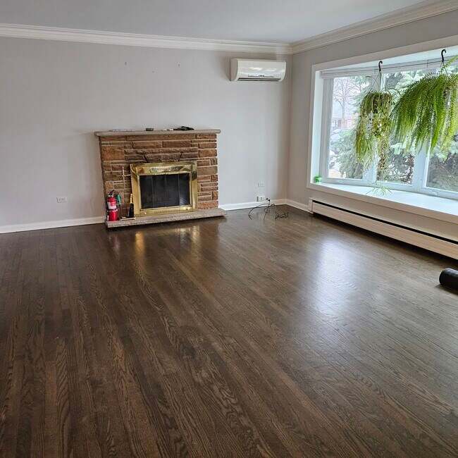 Foto del edificio - 5852 N Melvina Ave