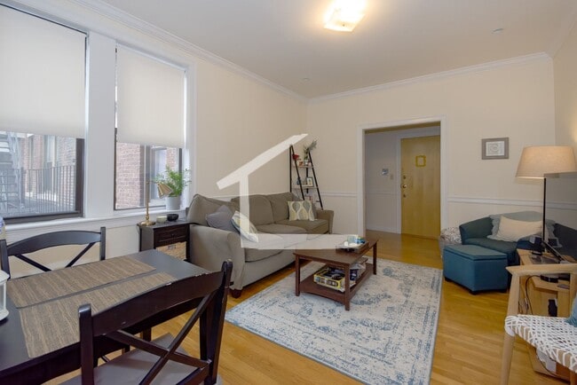 Foto del edificio - Impeccable Commonwealth Ave 2-bed, 1-bath Avail for 9/1!