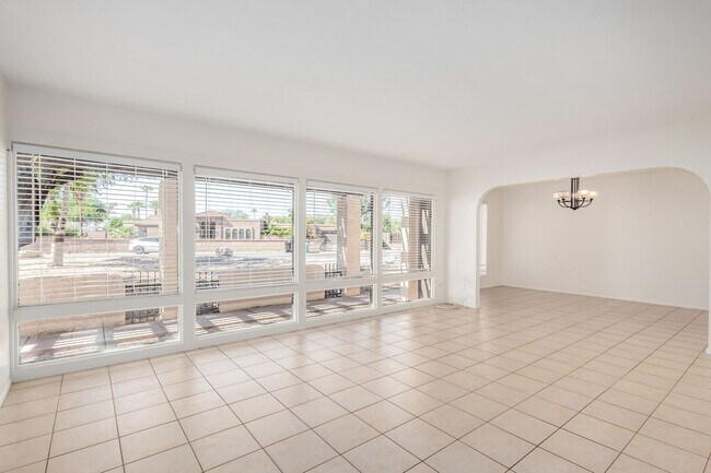 Foto del edificio - Huge North Scottsdale Home on 1/2 acre