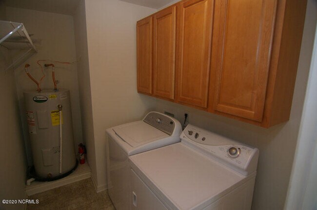 Building Photo - 2229 Locksley Woods Dr