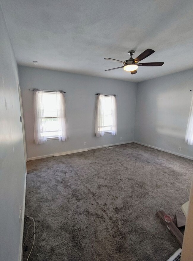 Building Photo - ****Burrillville – Three Bed/Two Bath Dupl...