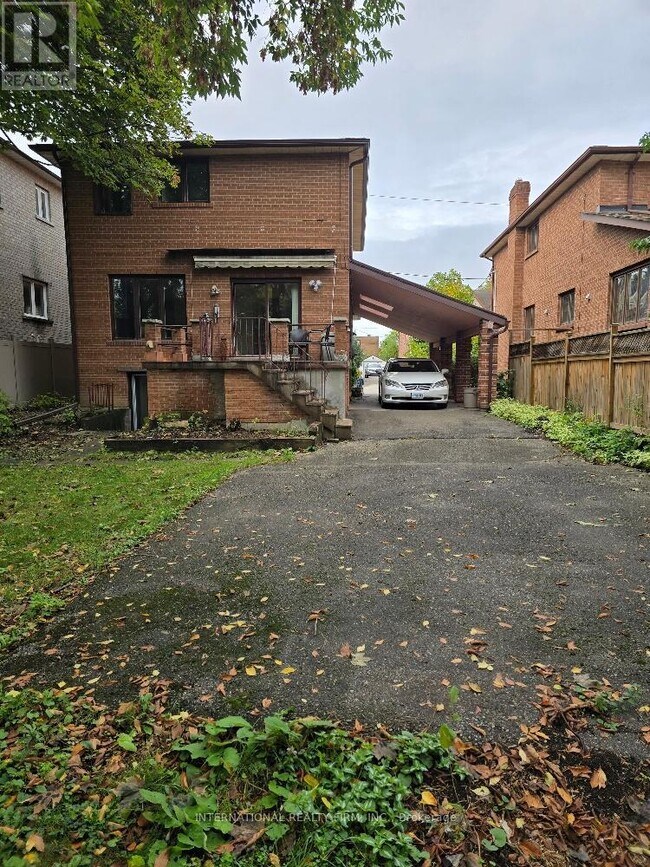 Photo du bâtiment - 607B COLDSTREAM AVENUE