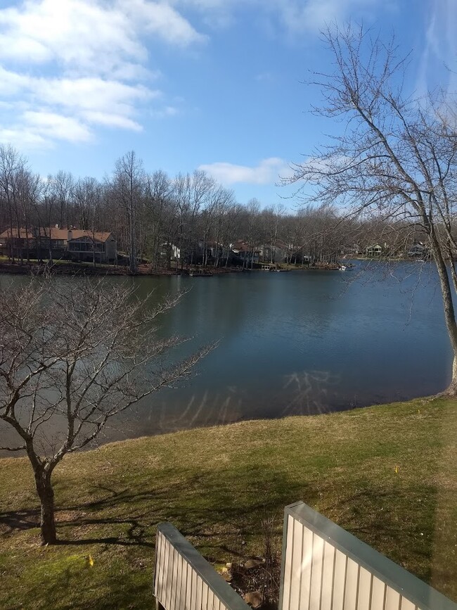 Building Photo - 96 Lakeshore Ln