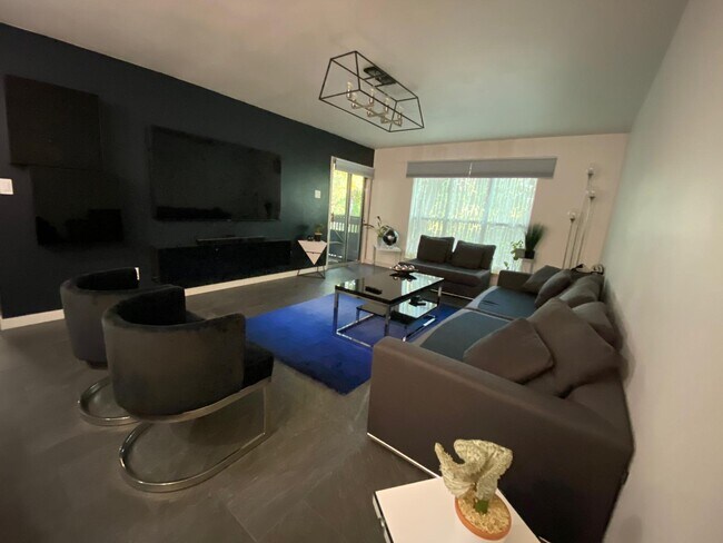 Foto del edificio - 4837 Cedar Springs Rd