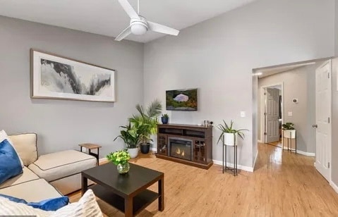 Foto del edificio - 912 W 66th St