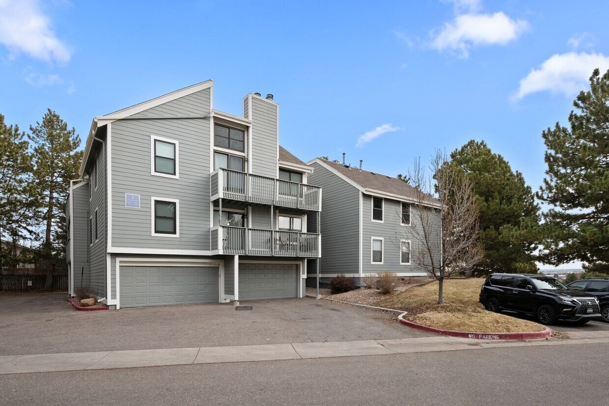 Primary Photo - Beautiful 2 bed 2 bath Condo