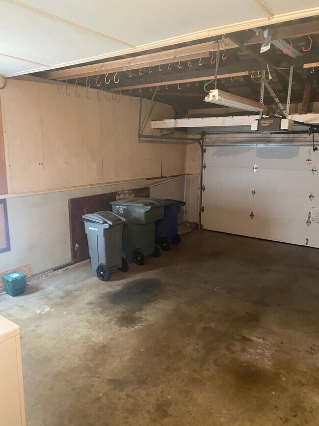 Foto del edificio - Immaculate shape 3 bedroom 2.5 bath home in San Leandro