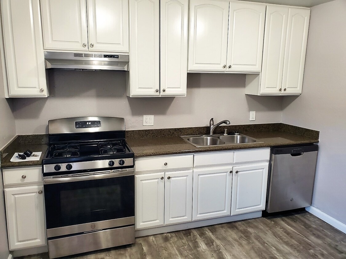 Actual Photo of 1917 - Apt 2 - 1917 Apartment Ln