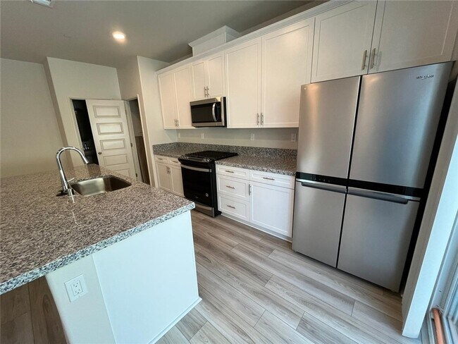 Building Photo - 40212 Birchfield Dr