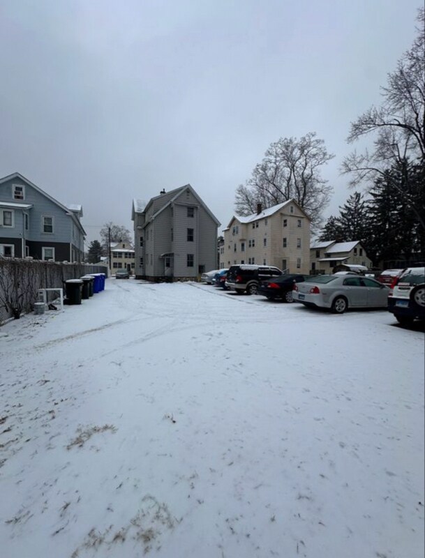 Foto del edificio - 296 Tolland St