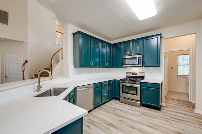 Building Photo - 1405 Oakwood Glen Cove