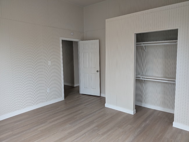 Building Photo - 1007 Bois D'Arc St