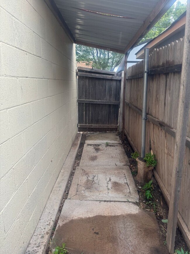 Building Photo - HUD ACCEPTEDED! Efficiency Stand Alone Bac...