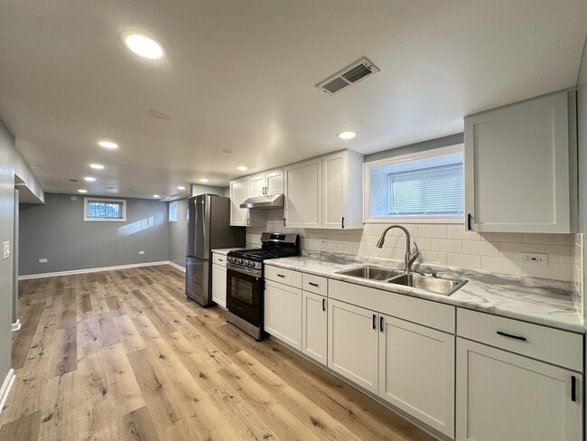Foto del edificio - 2039 W 23rd St