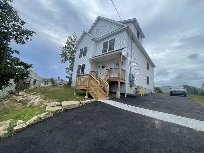 Building Photo - 350 Pleasantview Ave