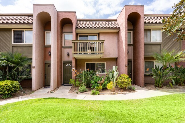 Building Photo - Beautiful Two-story Townhome