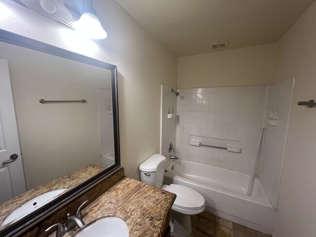 Foto del edificio - 539 Woodside Oaks