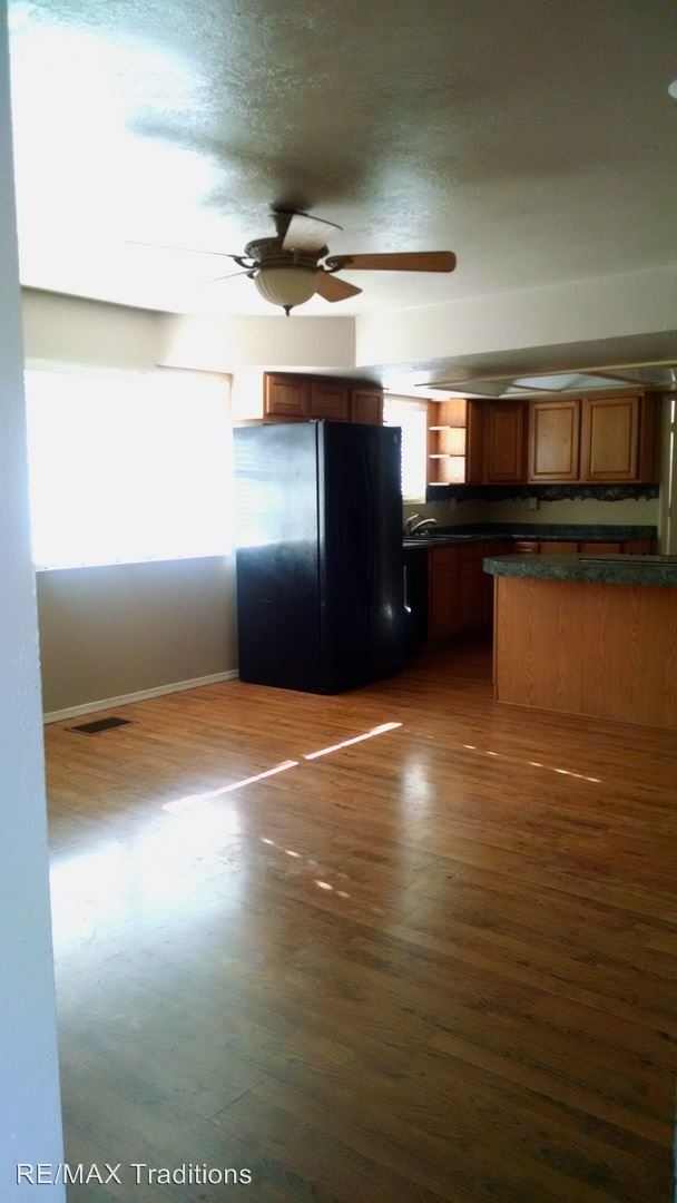 Building Photo - 543 S 7th St W