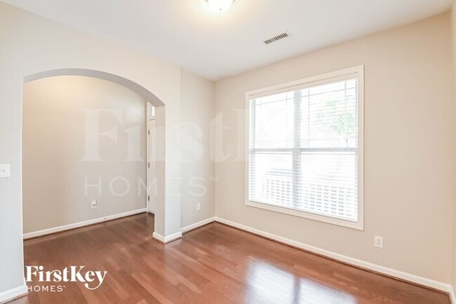 Building Photo - 1020 Bridlemine Dr