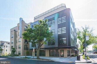 Building Photo - 1111 Orren St NE