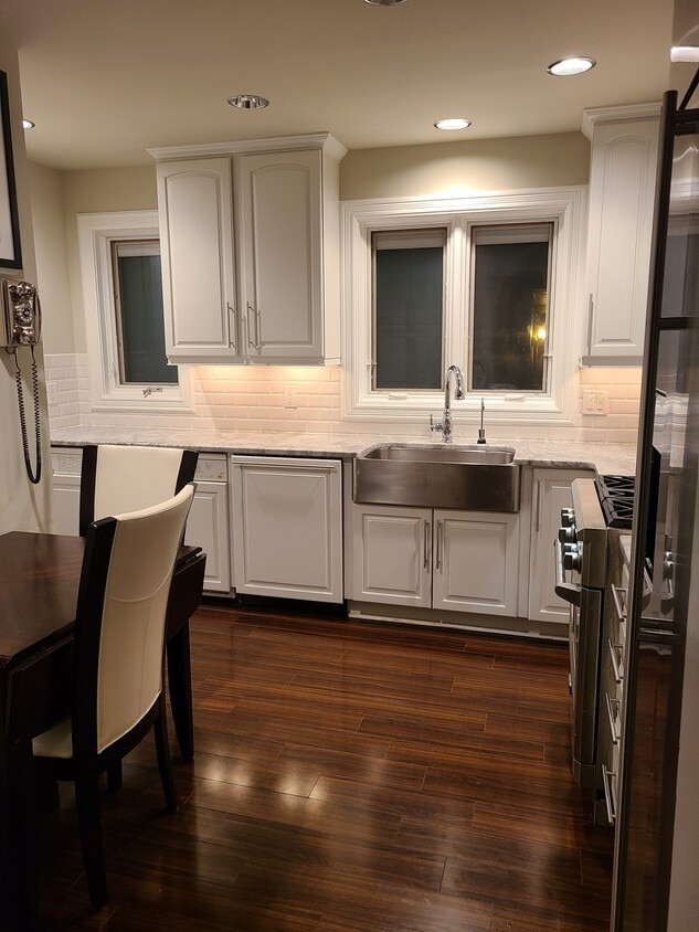 Kitchen - 5 Hillcrest Ave