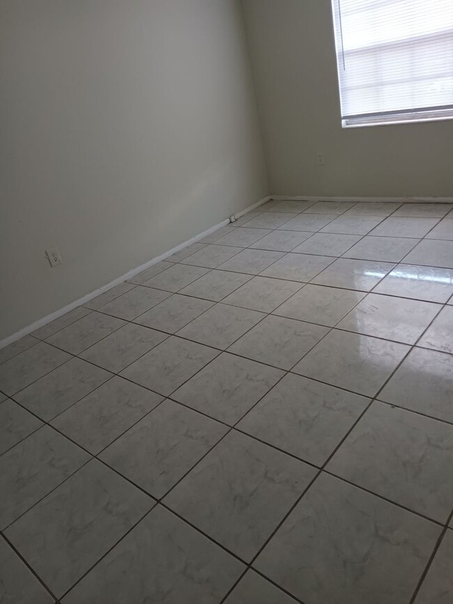 Photo - 1424 Holden Ave Apartment