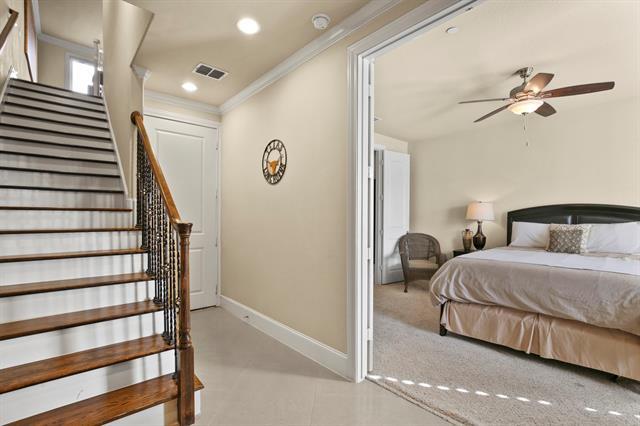 Building Photo - 640 S Pearl Expy