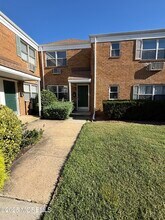 Building Photo - 728 Greens Ave